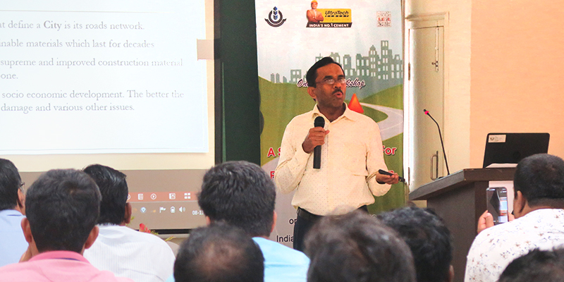 Mr. G Sreenivasa, Ultratech Cement delivering his lecture during the Whitetopping workshop
