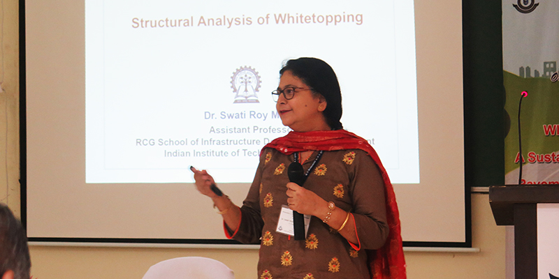 Dr. Swati Roy Maitra, IIT Kharagpur delivering her lecture during the Whitetopping workshop
